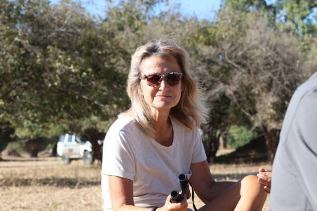 Dolly auf Löwenpirsch