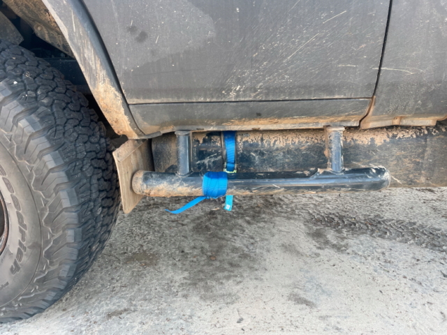 mit Spanngurt ersetzt